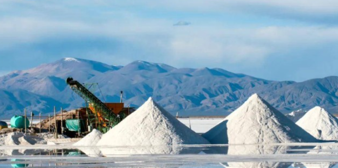 El sector del litio en China se divide: los gigantes se recuperan, otros siguen con p&eacute;rdidas